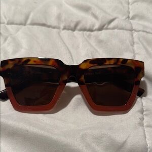 Peepers Tortoise Shell Sunglasses